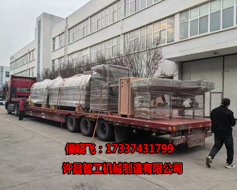 12.3日，许昌智工十几台设备专车发货港口出口国外