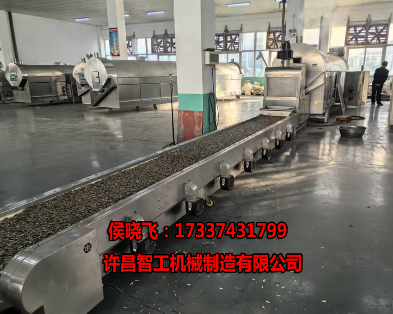 2.7日，许昌智工8米生产线炒制原味瓜子